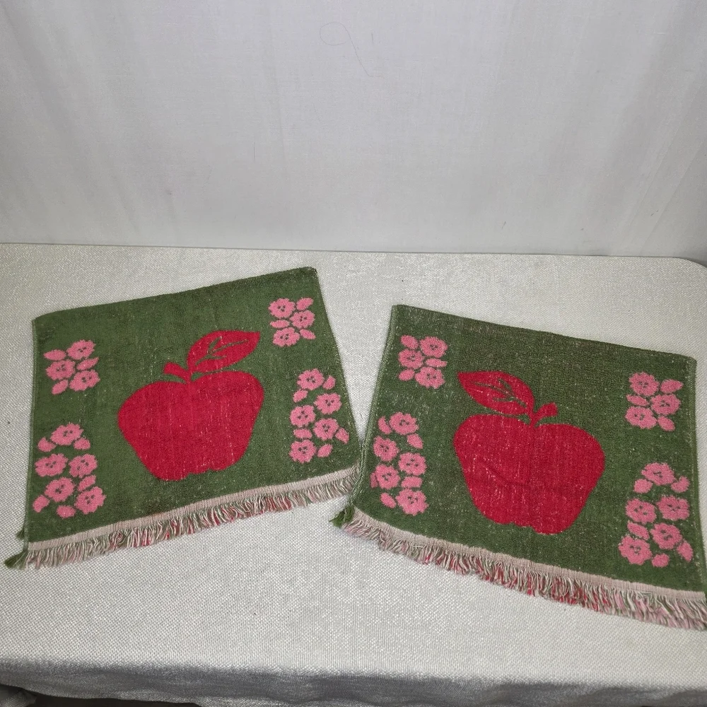 Vtg Cannon Royal Family Apple Hand Towels Set of 2 Fringe 70s Pink Green MCM